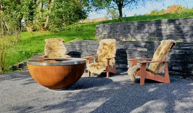 Alsterstühle in Weiß mit Hocker
