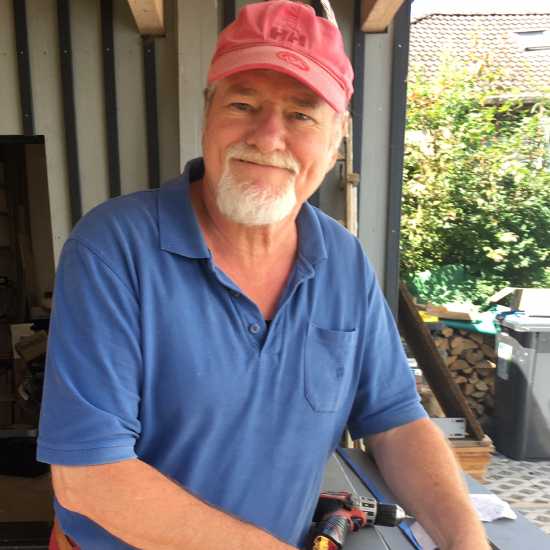 Rudolf Kowalski hat die Vertikalbeete mit integrierter Bewässerung erfunden