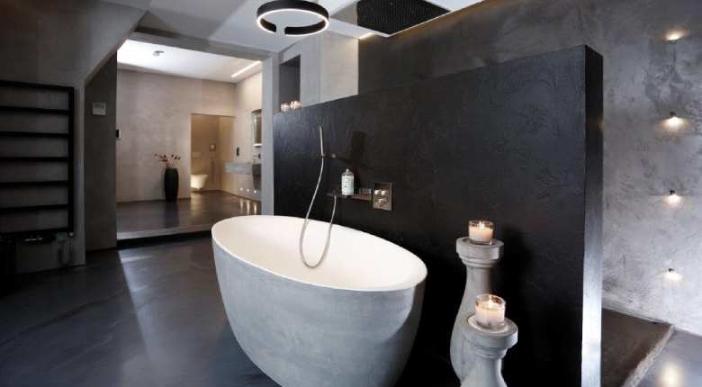 Wände und Böden gestaltet Horst Kirleis wie dieses Bad in einer Ausstellung zeigt ganz nach Kundenwünschenigt