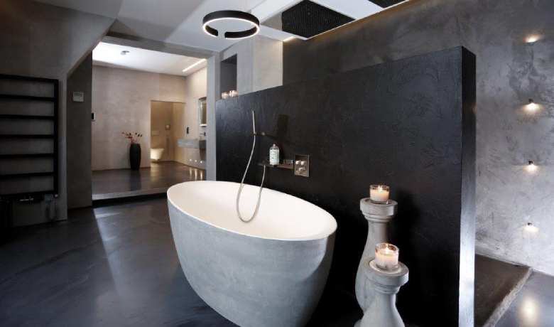 Wände und Böden gestaltet Horst Kirleis wie dieses Bad in einer Ausstellung zeigt ganz nach Kundenwünschenigt
