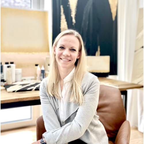 Julia Heinold bietet mit PURE ART Kunst an, die berühren will
