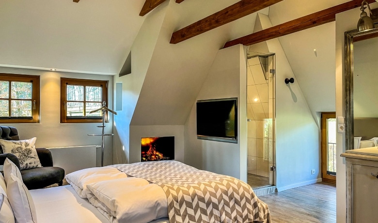 Schlafbereich unter Reet in der Suite des Stimbekhofs