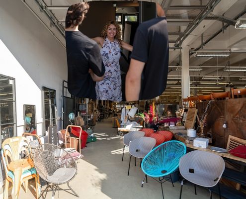 Astrid Eilers mit Team in der Lagerhalle der Twins Company