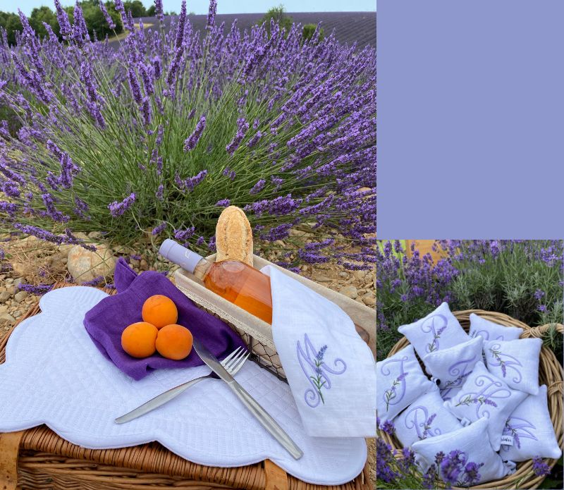 Bestickte Servietten in den Farben des Lavendels und Kissen, die herrlich nach frisch geerntetem Lavendel duften, bietet Luhabru an.