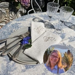 Nicole Schwerin bietet über Luhabru bestickte Tischwäsche an